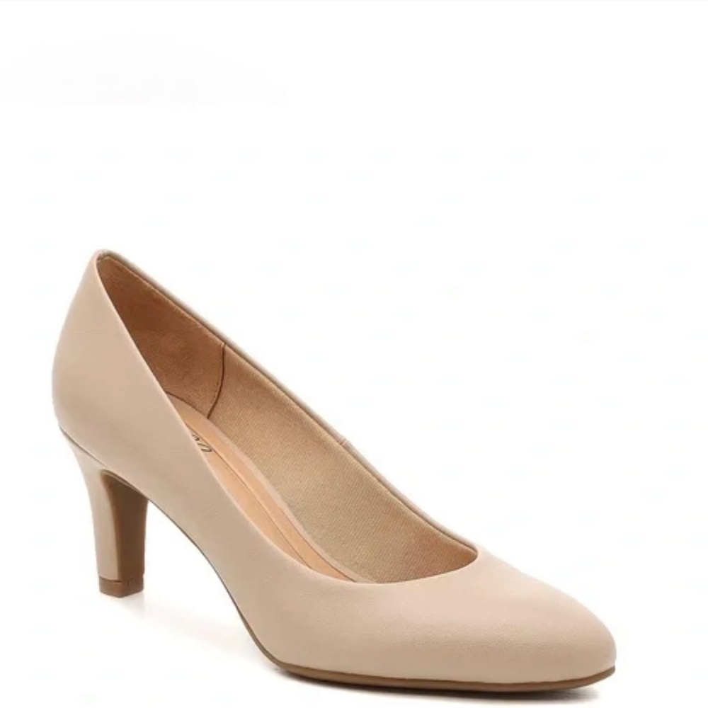 [NWT] Abella Galaxy Pump in Taupe | Size 6 | cushioned pads